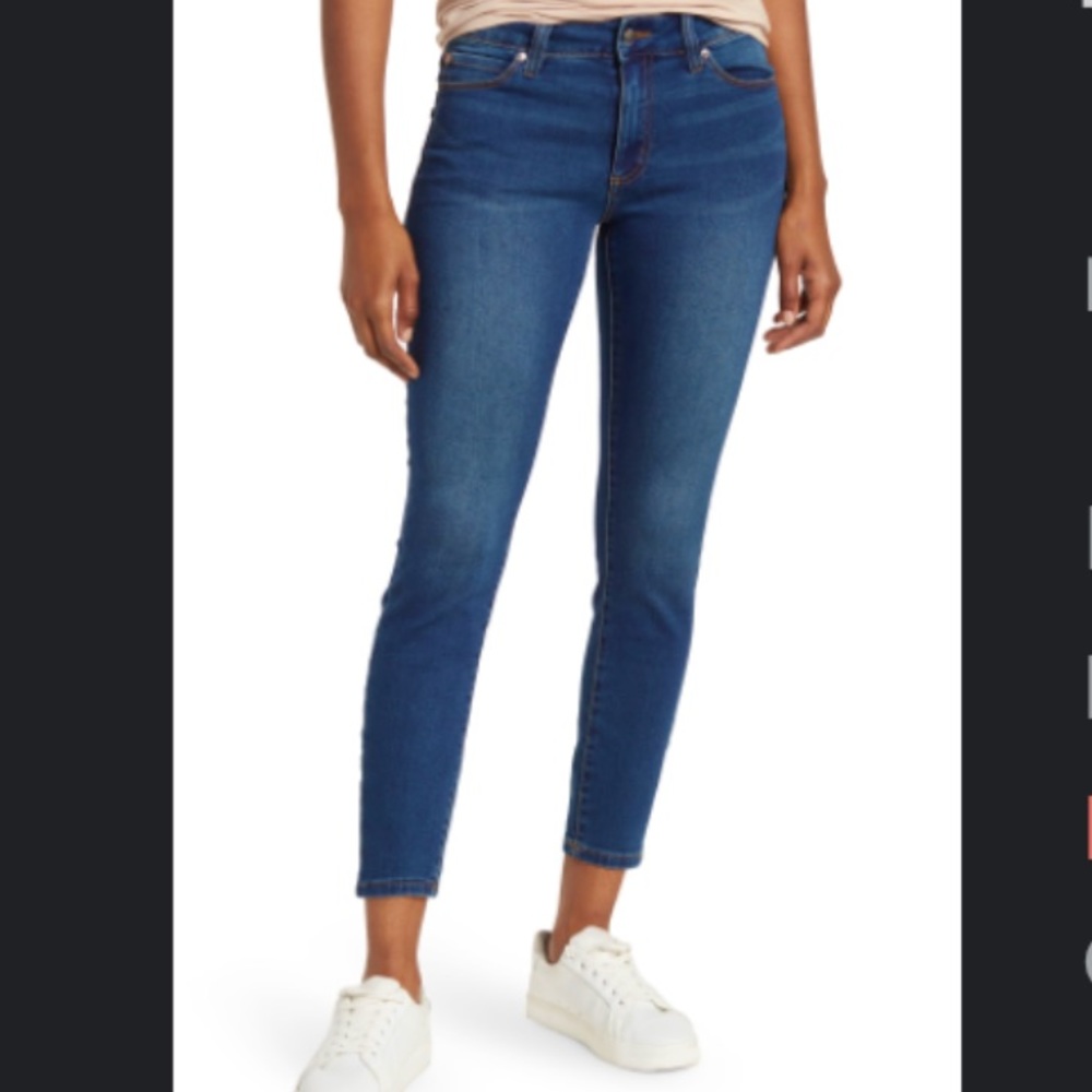 Sera Mid-Rise Skinny Jeans
TAHARI